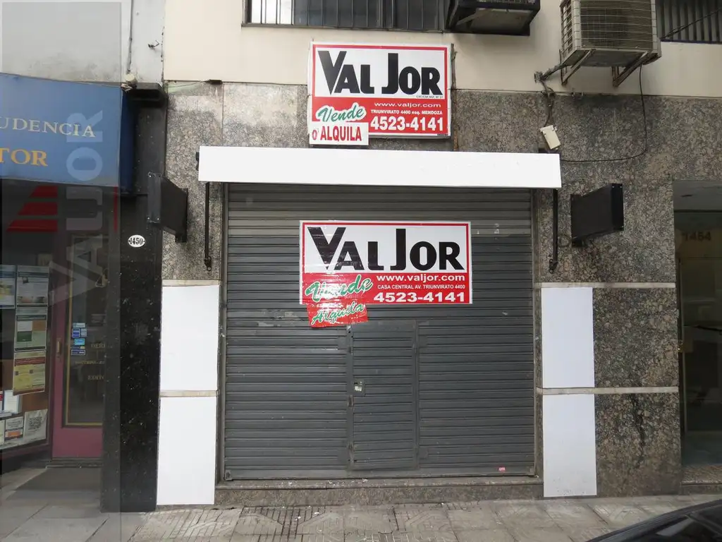 Excelente Local Comercial con Sotano y bauleras! Se vende con Renta  Entre Uruguay y Parana