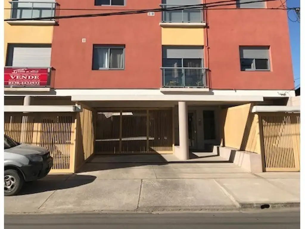 Venta de cochera semi cubierta en Pilar Centro