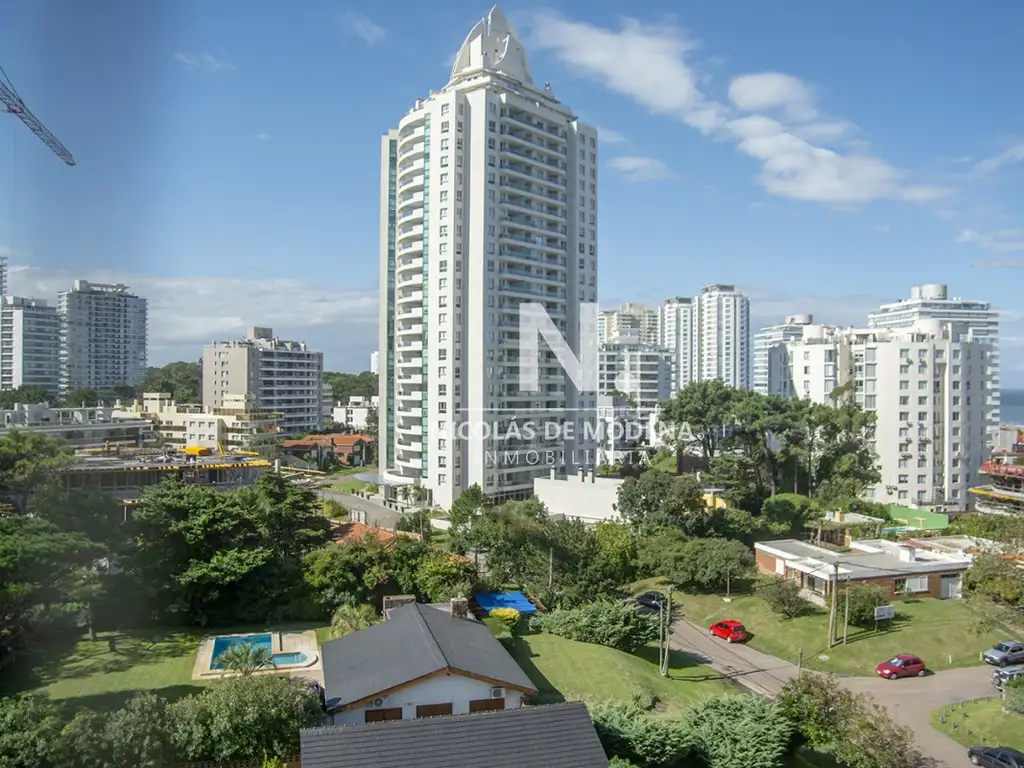 Apartamento en venta en Torre esmeralda de 3 dormitorios , en Punta del Este