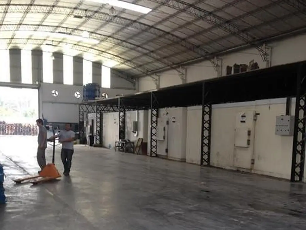 Excelente Nave Industrial de 1500 m2 sobre 5100 m2 de lote