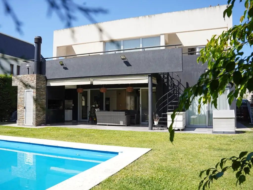 EXCELENTE CASA EN VENTA - NUEVO QUILMES