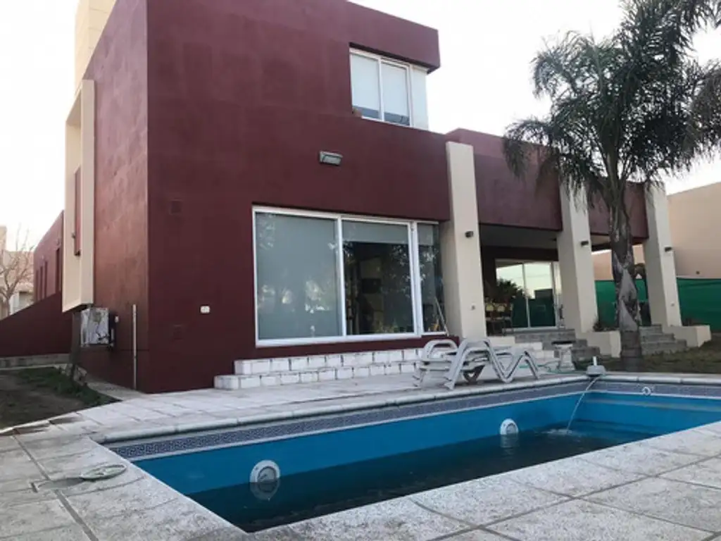 Casa En Venta Valle Escondido 3 Dormitorios Pileta Quincho