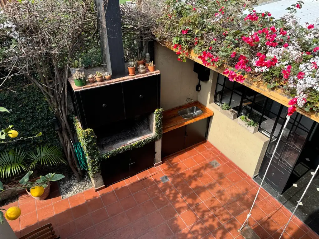 RETASADA   VENTA PASILLO 2 DORMITORIOS IMPECABLE EN REFINERIA 79 m2 exclusivos mas patio.