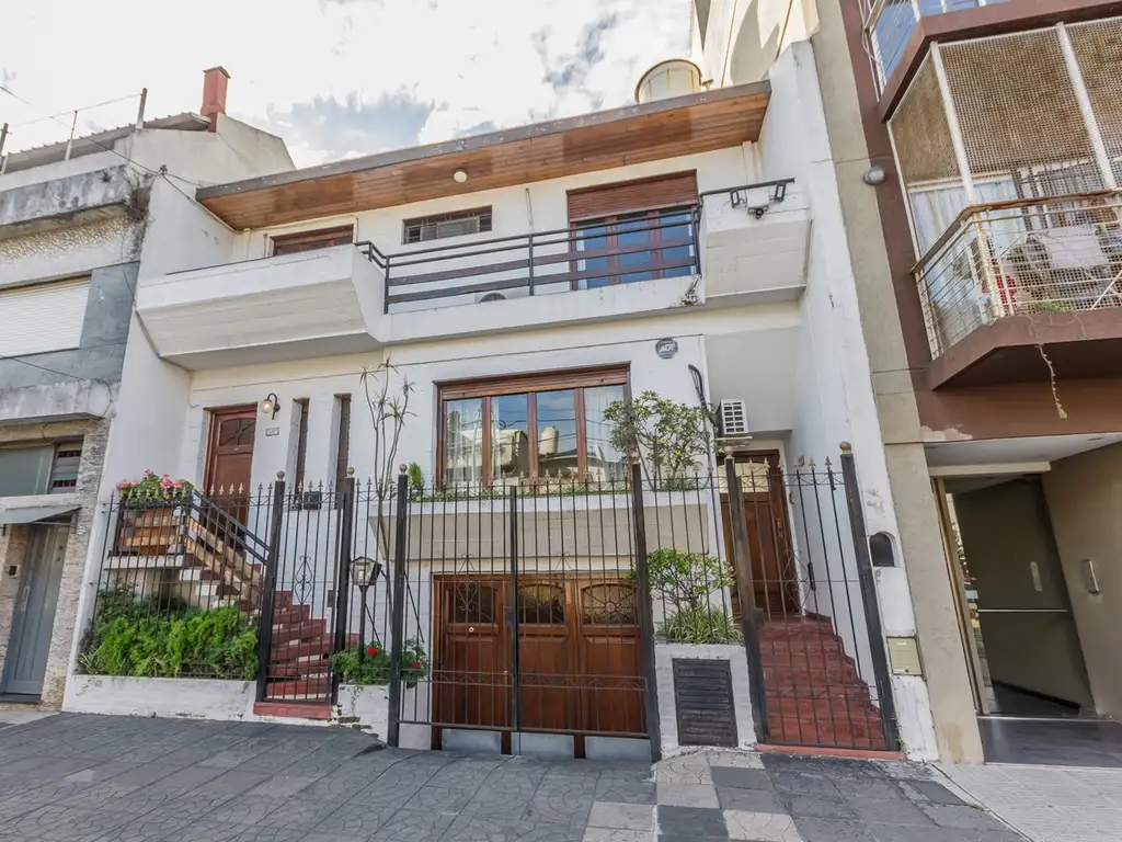 Venta Casa con Pileta - Quincho - Terraza - Cochera - Flores