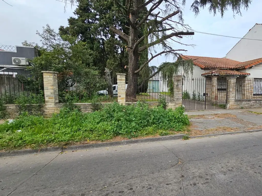 Venta de Lote doble en Carapachay zona residencial