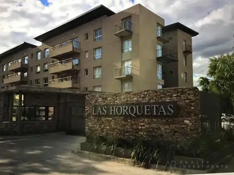 VENTA CONDOMNIO LAS HORQUETAS- DPTO 2 AMB. - COCHERA- AMENITIES Y EXCELENTE VISTA AL GOLF (LG)