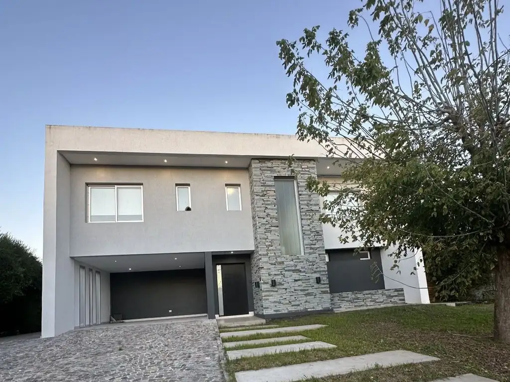 Casa - Venta - Argentina, Berazategui - 63 2200