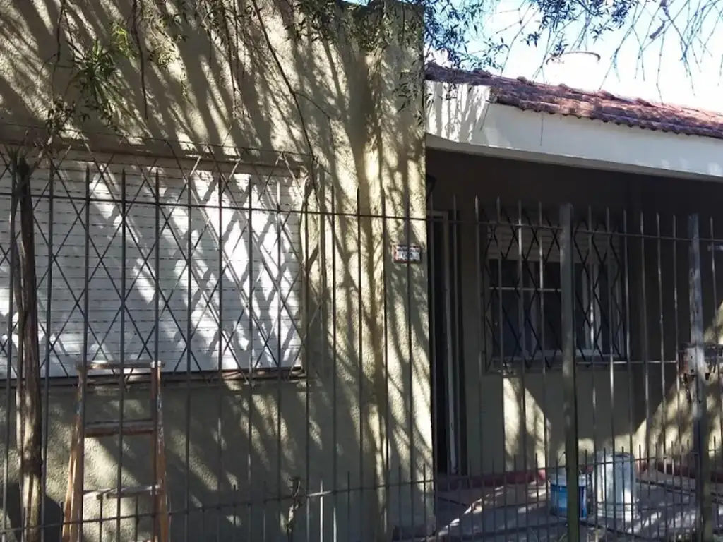 CASA AMERICANA DE 4 AMBIENTES EN ITUZAINGO-UDAONDO (3325)