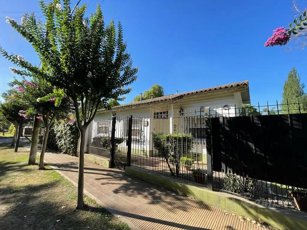 Chalet En Venta - Francisco Alvarez