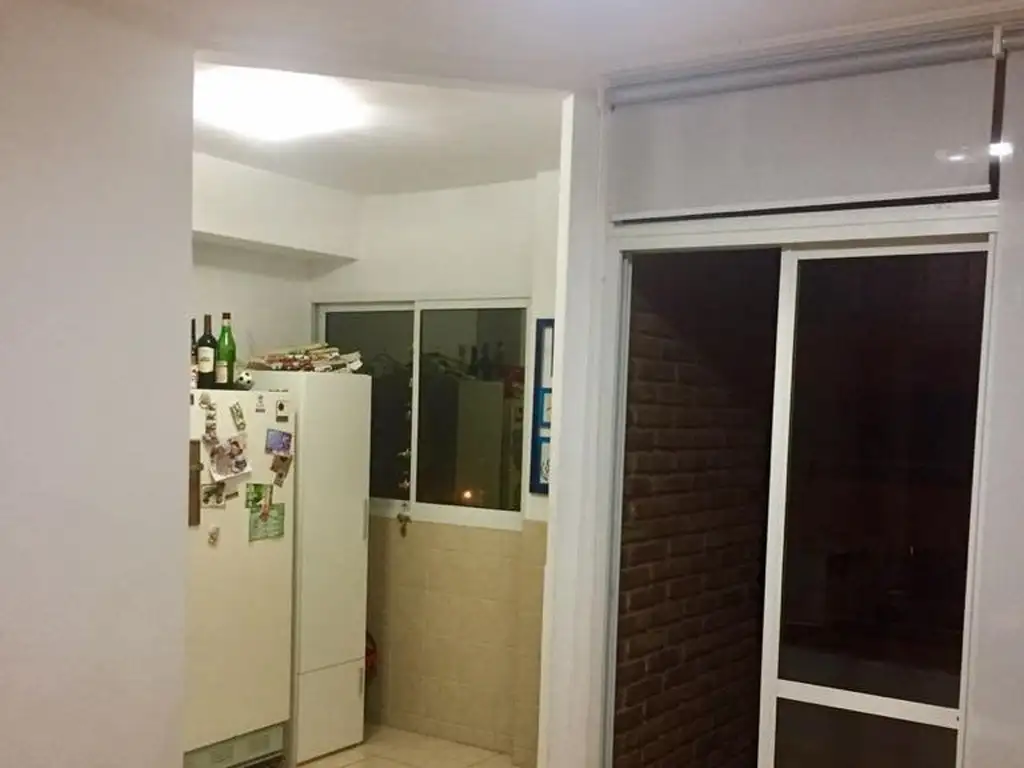 SEMIPISO Montevideo 600.Dpto de 47m2 más balcón. 1 dormitorio. Ventilación cruzada. Alquilado