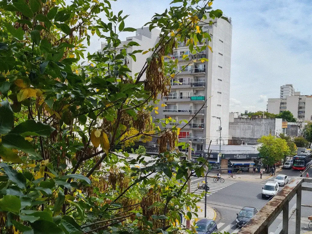 DEPARTAMENTO 1 AMBIENTE AL FRENTE, CON BALCON, SE ESCUCHAN PROPUESTAS