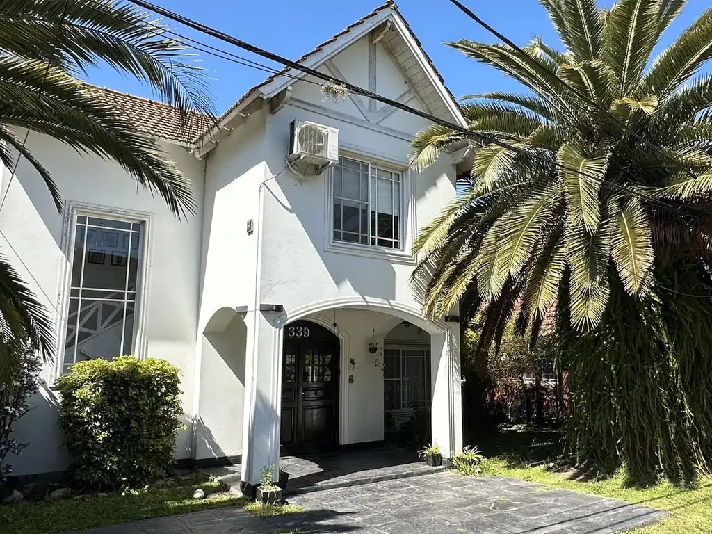 Casa en  Venta  o Permuta con Jardín Quincho y Pileta en Country Las Lajas - General Rodriguez