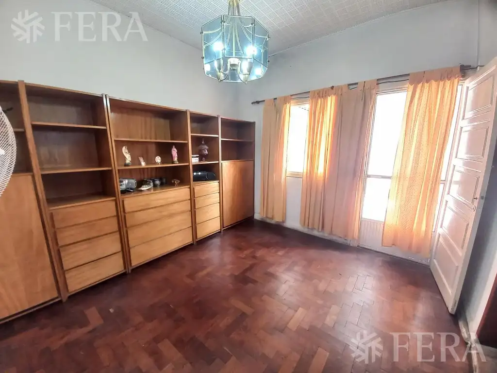 Venta PH 2 ambientes con patio en Sarandí