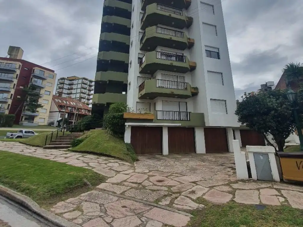 Departamento de 3 amb c/cochera - Zona Centro - Villa Gesell