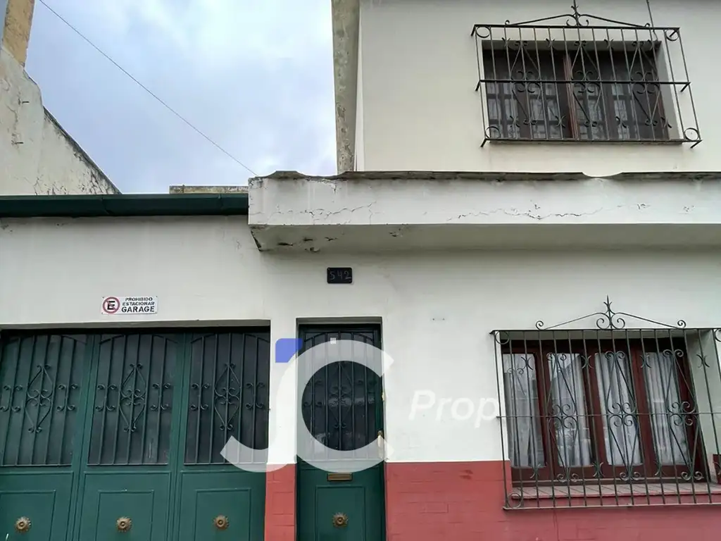 Casa grande en Macrocentro -  Zabala al 500