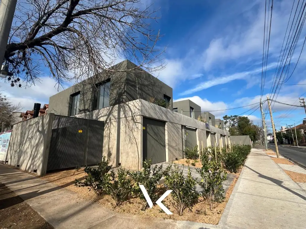 Venta Duplex con Jardín en San Isidro