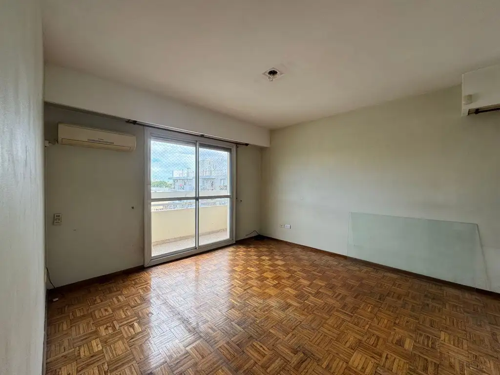 VENTA Semi Piso 3 Dormitorios al frente con Balcon Luminoso