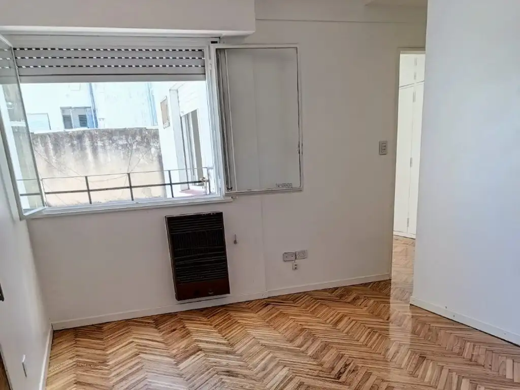 Hermoso Departamento de 2 ambientes en alquiler, reciclado a nuevo. muy luminoso.