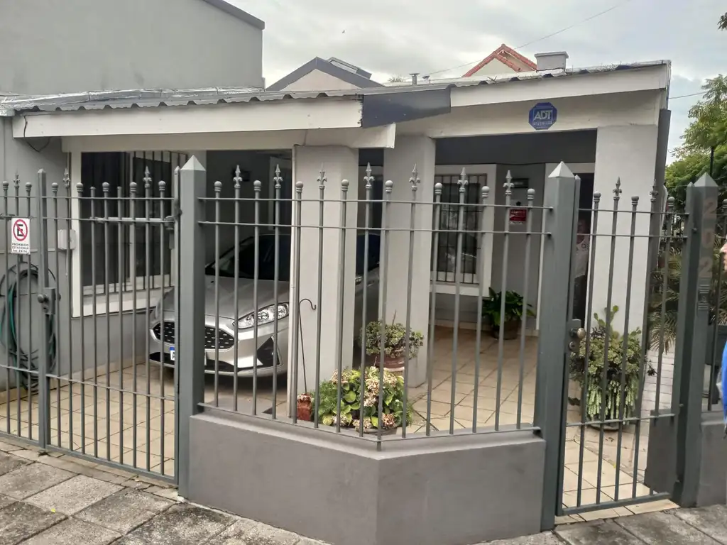 HERMOSA CASA EN VENTA - ZONA  MARTINEZ