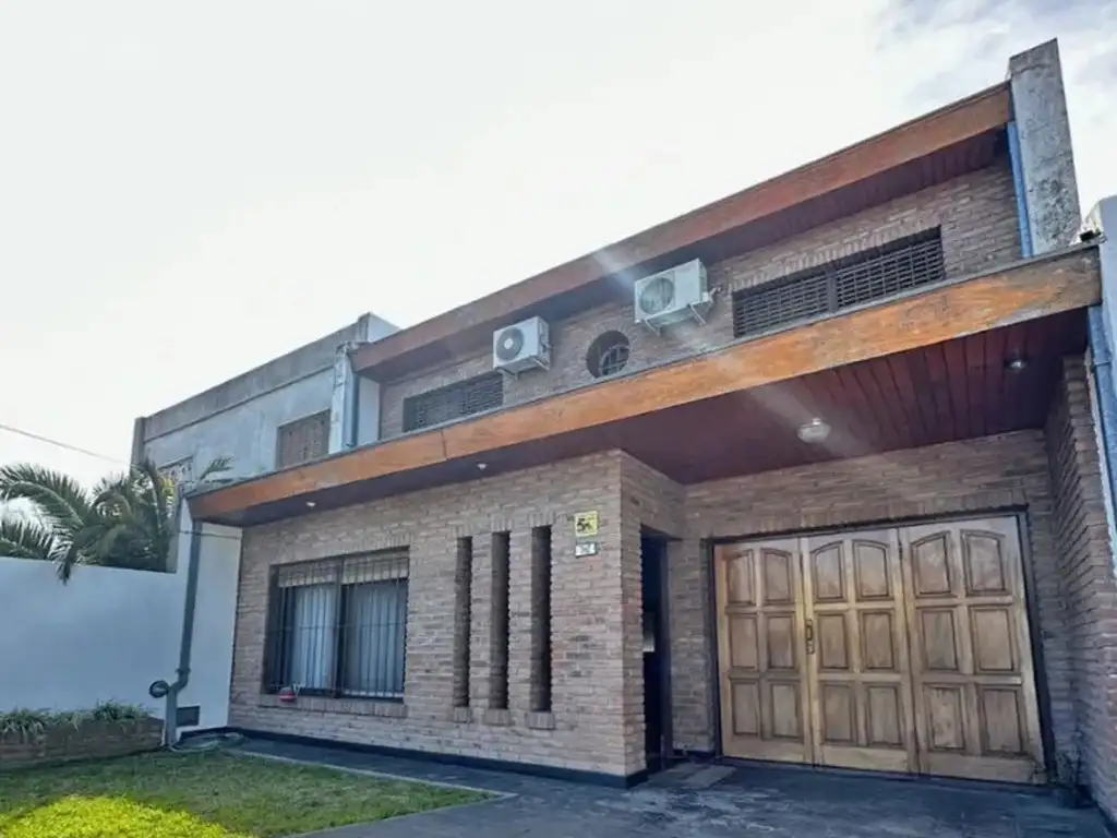 CASA EN 2 PLANTAS DE 4 AMBIENTES EN SAN ANDRES