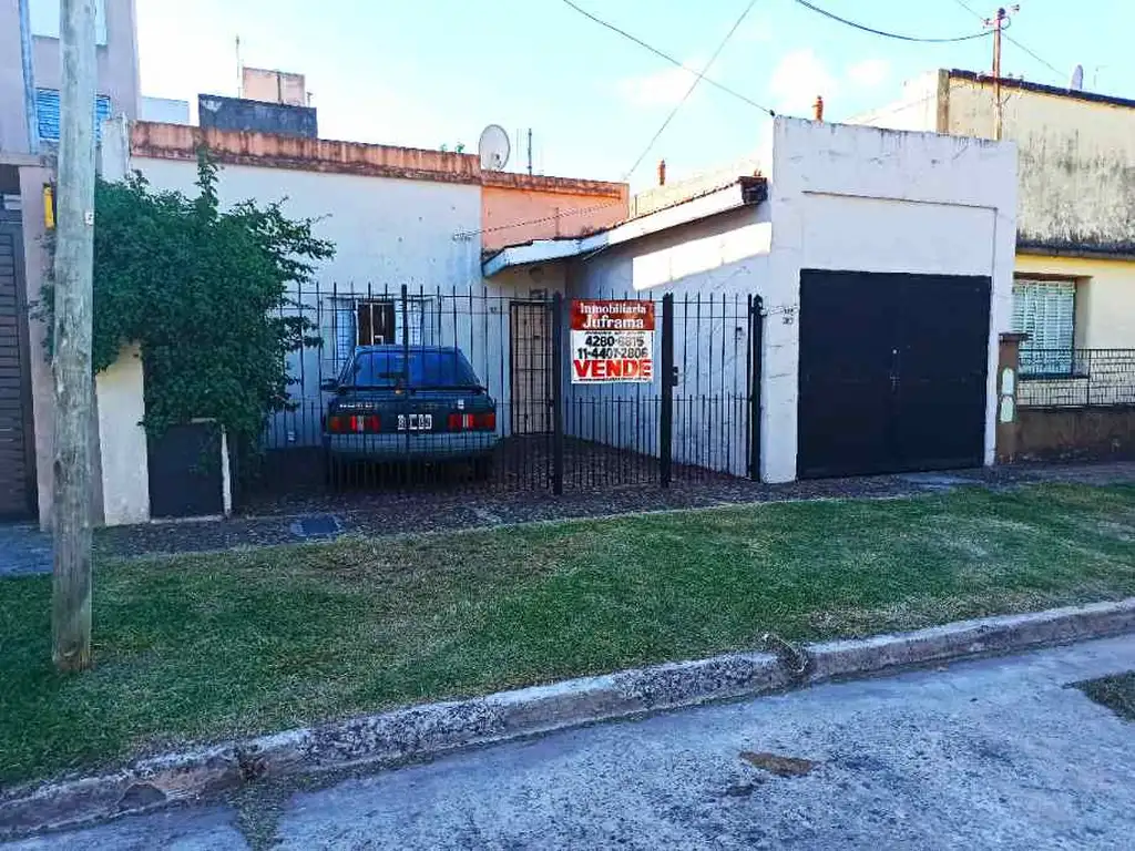 Casa en venta en Quilmes, a metros del parque Cervecero