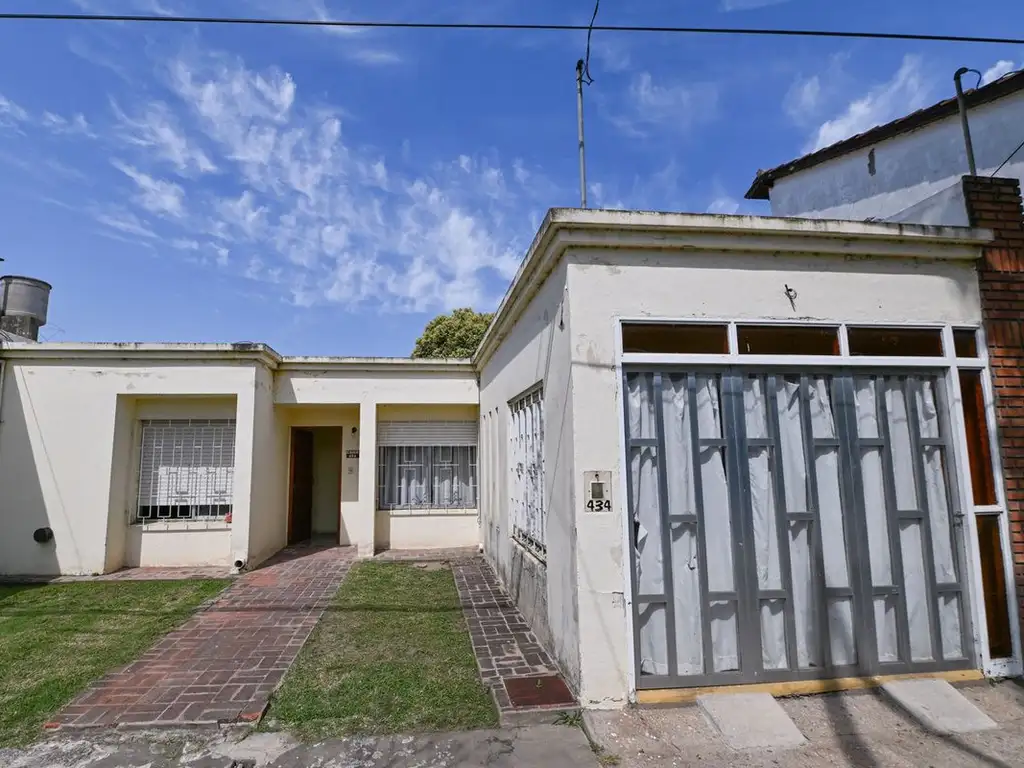 CASA 2 DORMITORIOS - BARRIO SAN CAYETANO