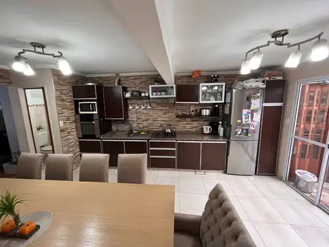 Venta casa en Morón con Parrilla y Patio