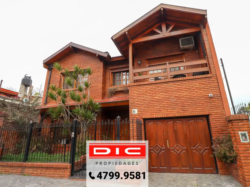 Chalet 6 ambientes venta con play vestidor suite patio y garage ubicado en Olivos