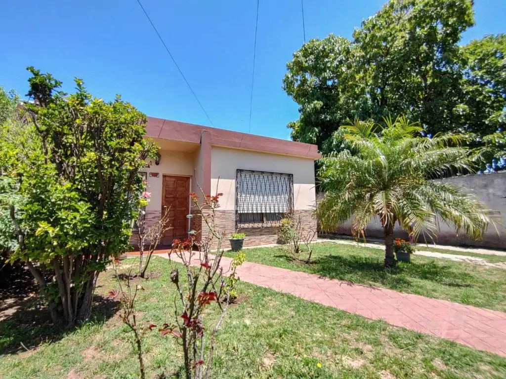 VENTA CASA EN BLOQUE 6 AMBIENTES - MERLO