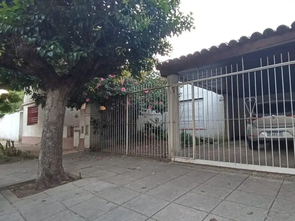 CASA 4 AMB.VENTA VILLA LYNCH GRANDE CON 2 COCHERAS