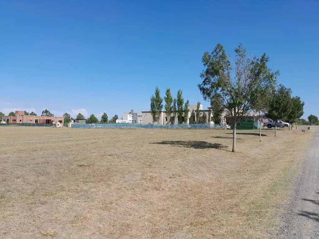 VENTA LOTE DE 1700 MTS. EN CLUB CAMPO EL MIRADOR