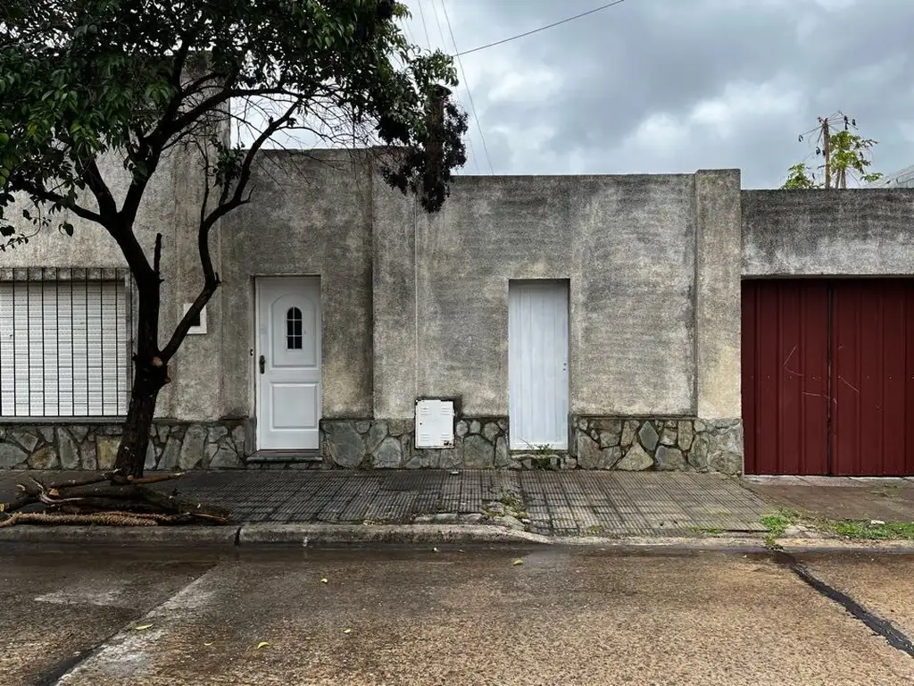 Vendo Casa con 3 habitaciones en Concepción del Uruguay, Entre Ríos.