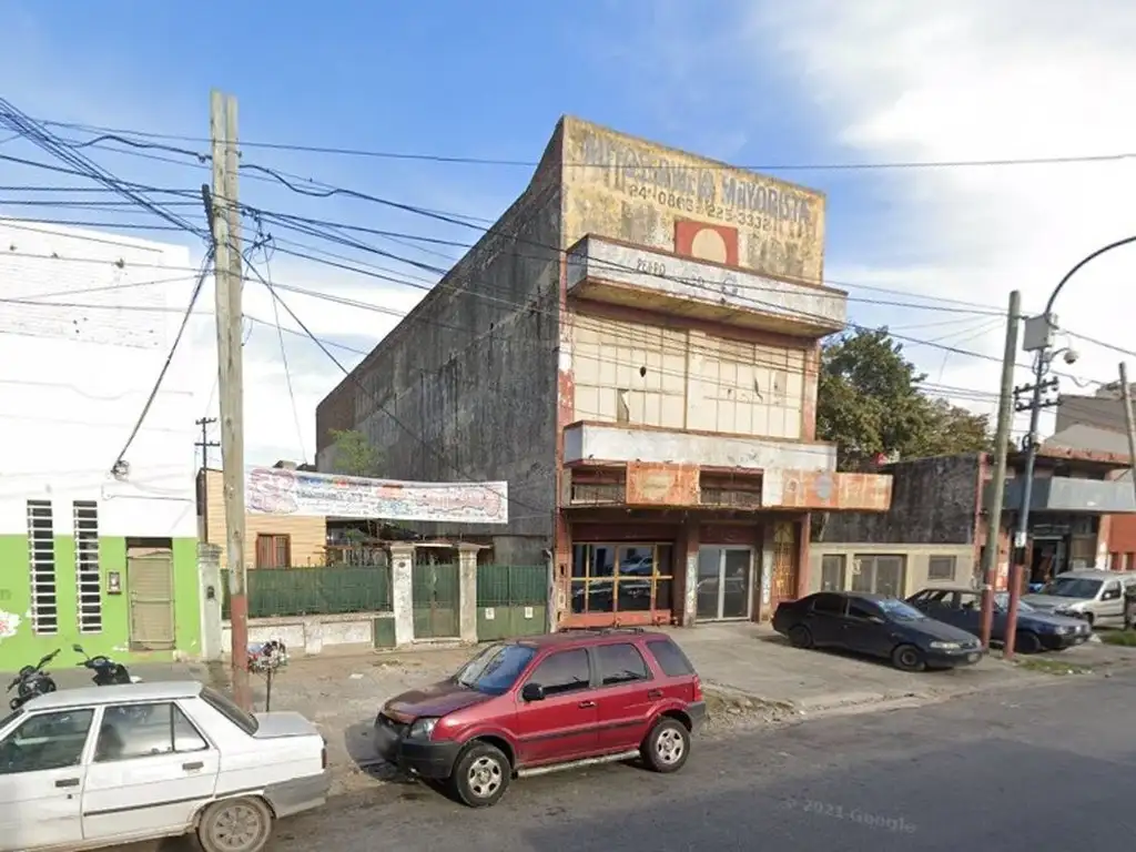 Venta depósito Lanús Oeste sobre avenida