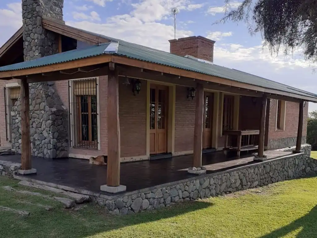 HERMOSA CASA QUINTA CON PILETA EN LAS SIERRAS