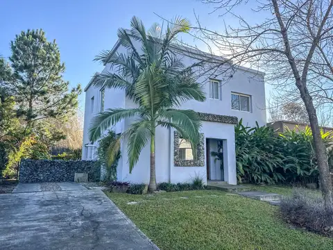 Muy linda casa en venta en el barrio El Atardecer