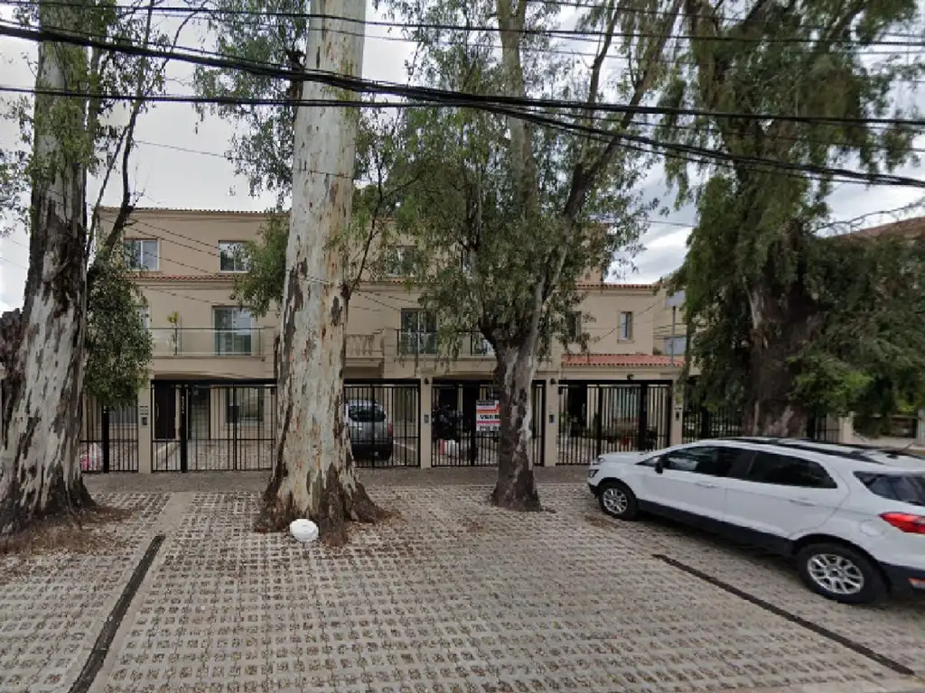 EN VENTA HERMOSO TRIPLEX EN CIUDAD JARDIN CON PATIO Y PARRILLA - FICHA 10048