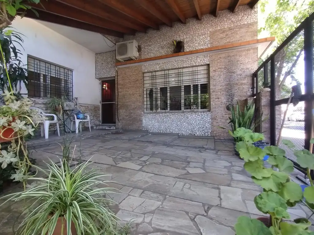 Casa en  Mataderos 4 amb con garaje y terraza!