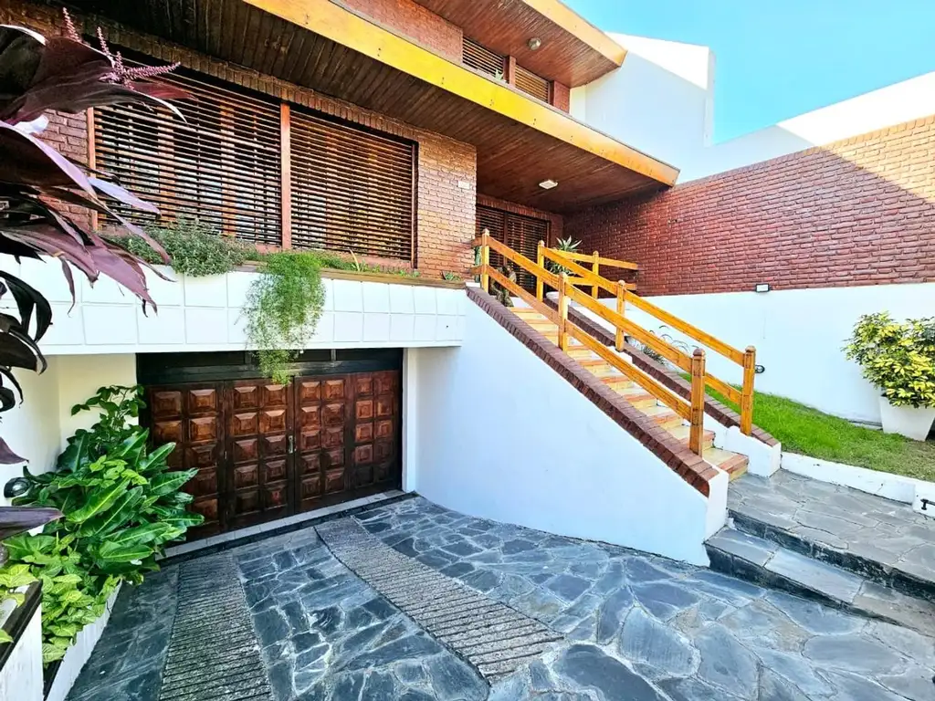 CASA DE 5 AMBIENTES EN VENTA