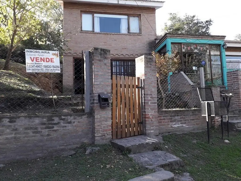 Casa con locales comerciales en Villa Los Aromos