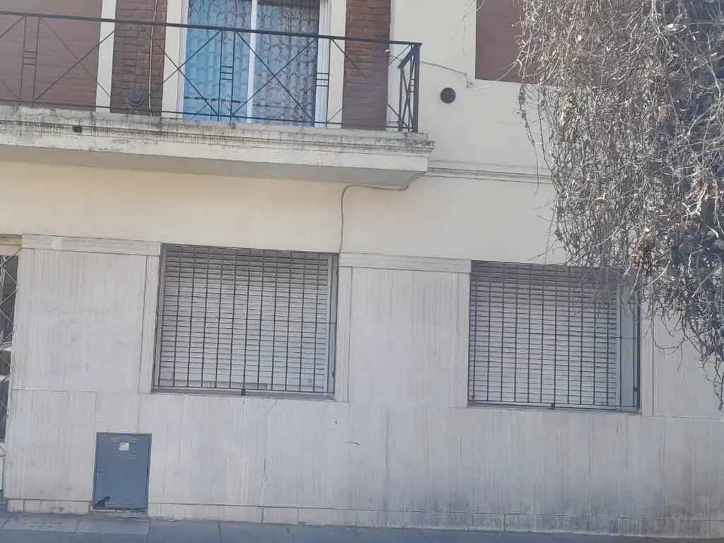 LINDO P.H PISO PRIMERO POR ESCALERA CON PATIO Y TERRAZA PROPIA