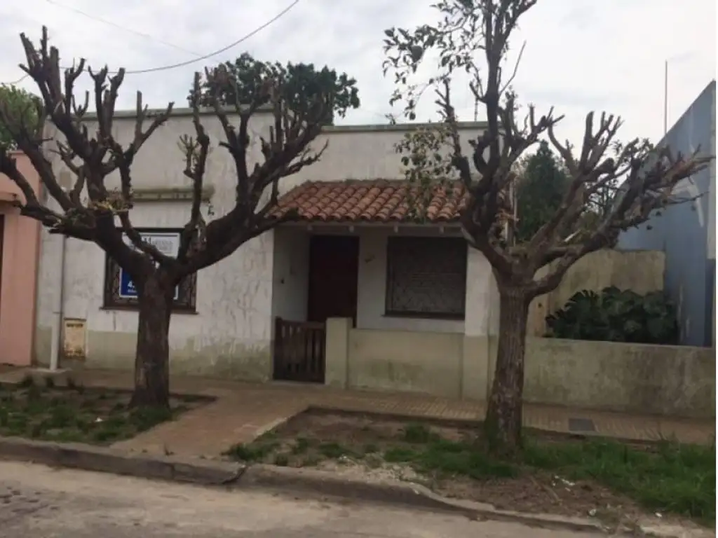 VENTA - Casa a reciclar sobre lote de 10 x 21 mts. - OPORTUN