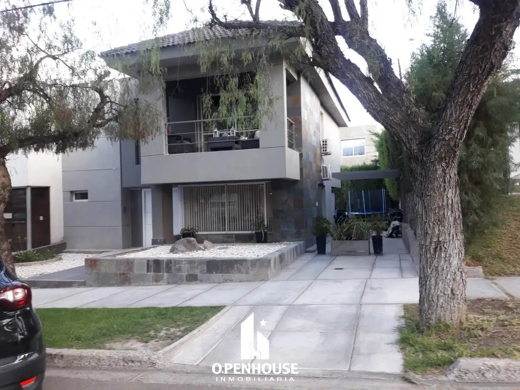 Inmobiliaria OPENHOUSE VENDE hermosa CASA en Barrio Dalvian!