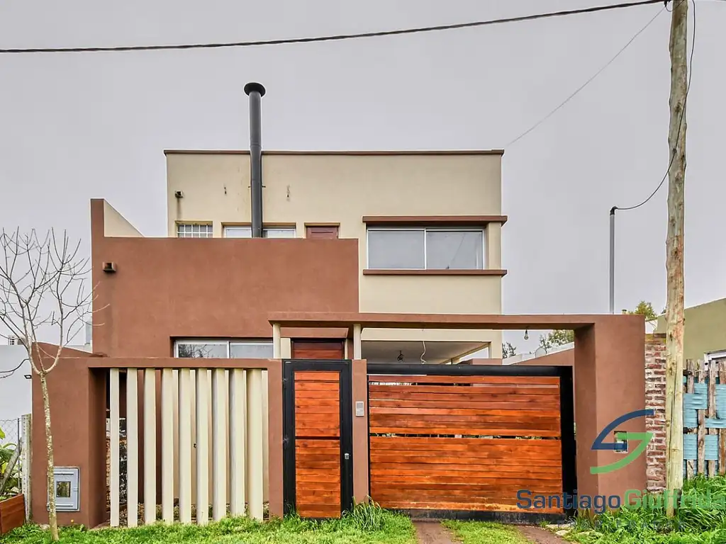 CASA 3 DORMITORIOS - 653 e/ 14 bis y 15 - PARQUE SICARDI