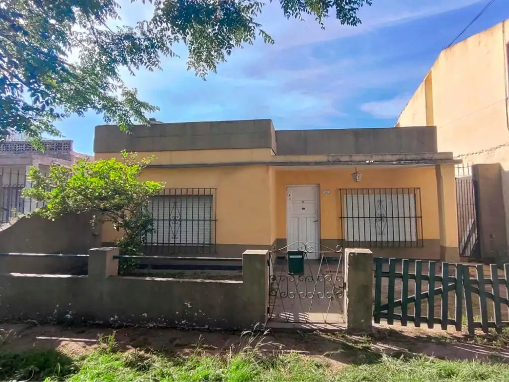 Casa en venta - 2 Dormitorios 1 Baño - Cochera - 283Mts2 - Longchamps, Almirante Brown