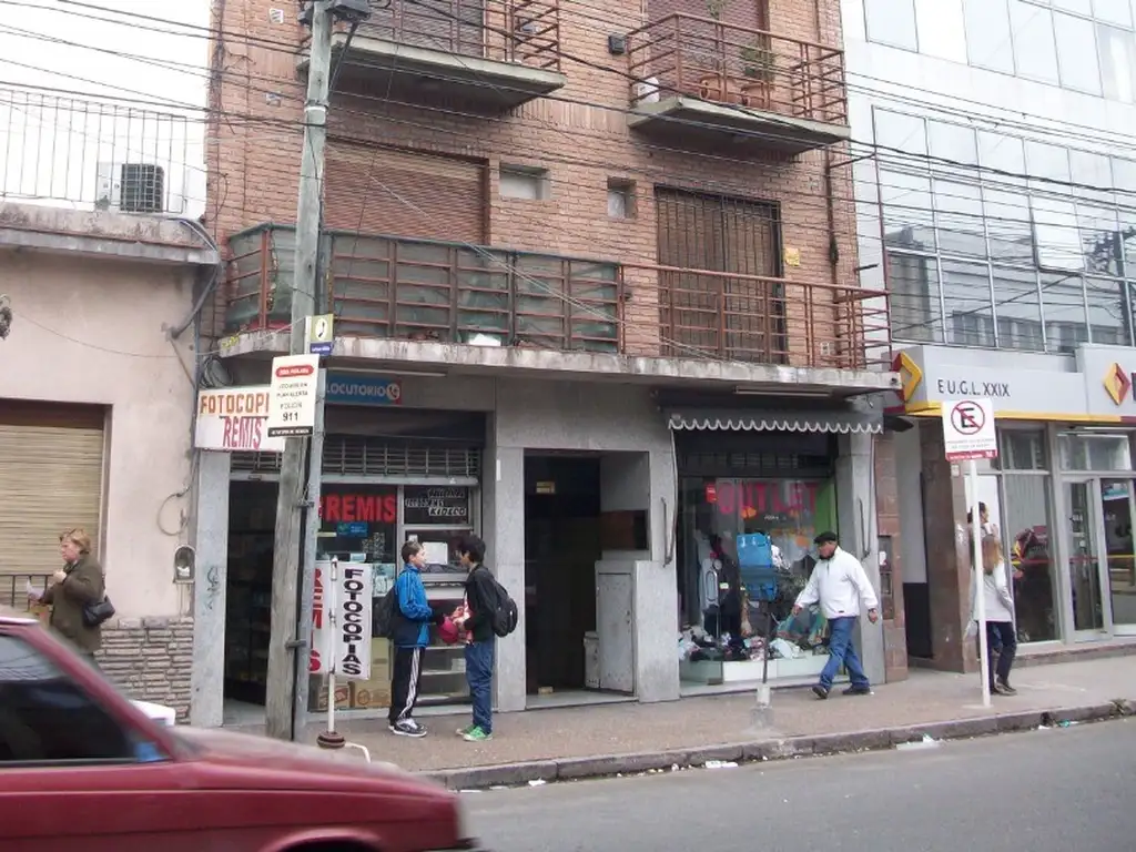 MONOAMBIANTE AL FRENTE C/ BALCÓN.-