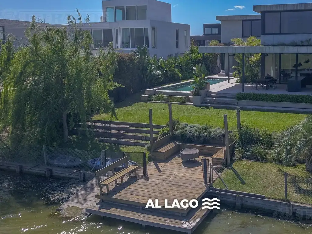 Casa en  venta al lago en Virazon de 4 dormitorios en suite