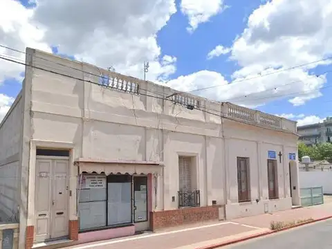Casa en venta - 2 Dormitorios 2 Baños - Local - 228mts2 - Mercedes