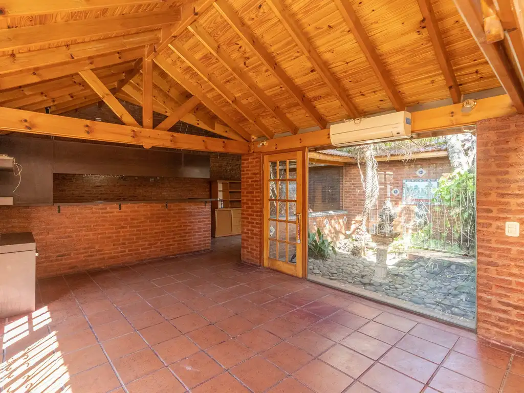 venta casa 3 amabientes con patio jardin cochera