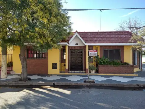 Casa con Local en Venta Barrio Escuela de Río Tercero