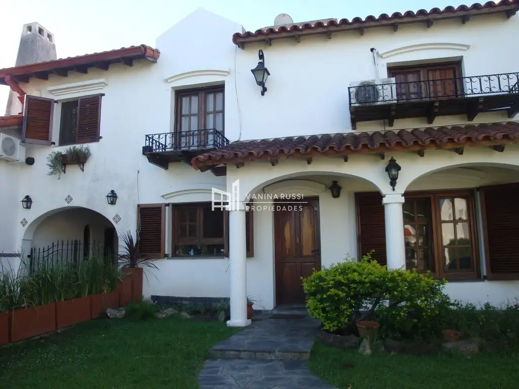 Casa en venta de 3 dormitorios c/ cochera en Aranjuez